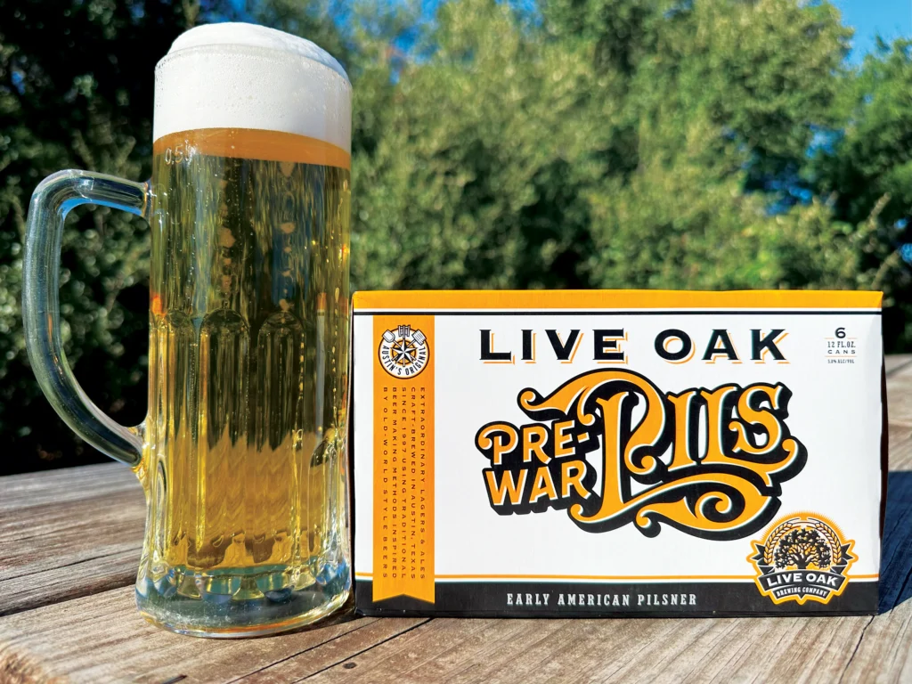 Botella y vaso de Live Oak Pre-War Pils