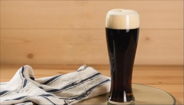 Schwarzbier (BJCP 8B): características, elaboración y ejemplos comerciales