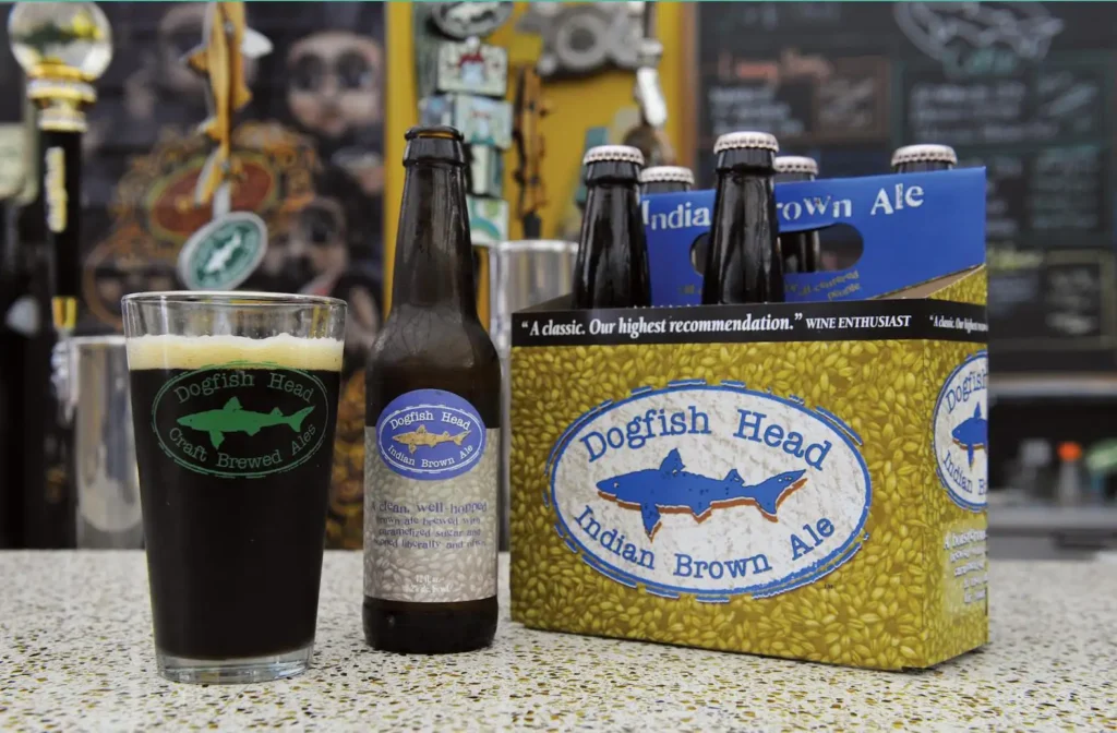 Dogfish Head Indian Brown Ale servida mostrando su color marrón oscuro característico
