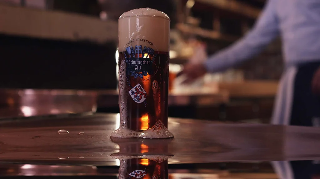 Schumacher Alt servida en vaso Stange tradicional