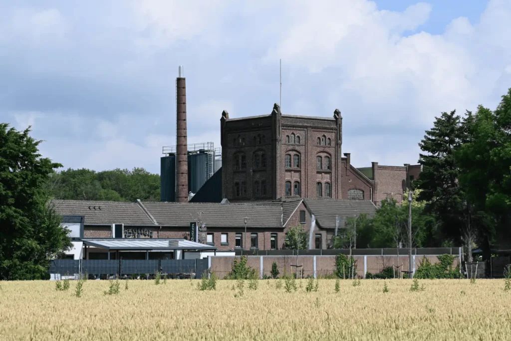 Vista exterior de la cervecería Bolten, la fábrica de cerveza más antigua del mundo en actividad continua bajo el método de alta fermentación