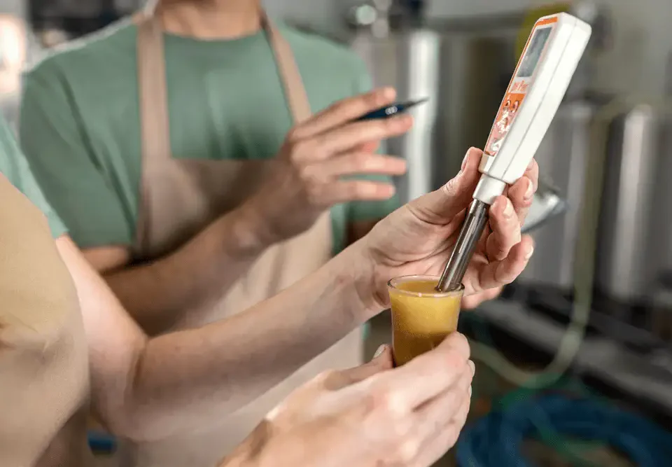 Medición del pH durante la maceración