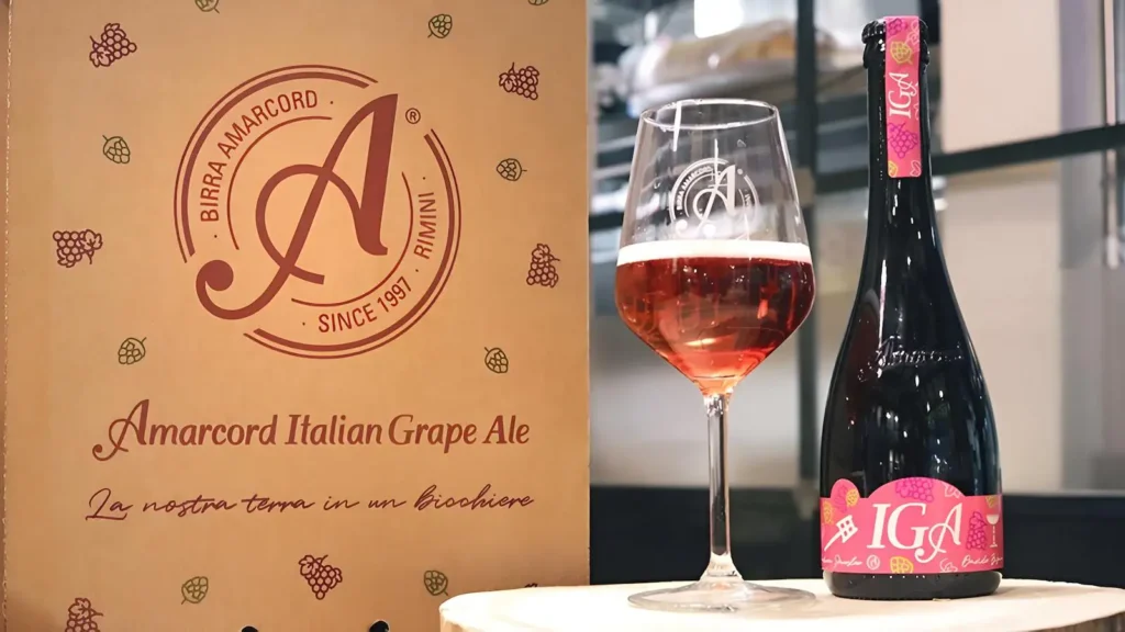 Birrificio Baladin Nöel Perbacco servida mostrando su color característico