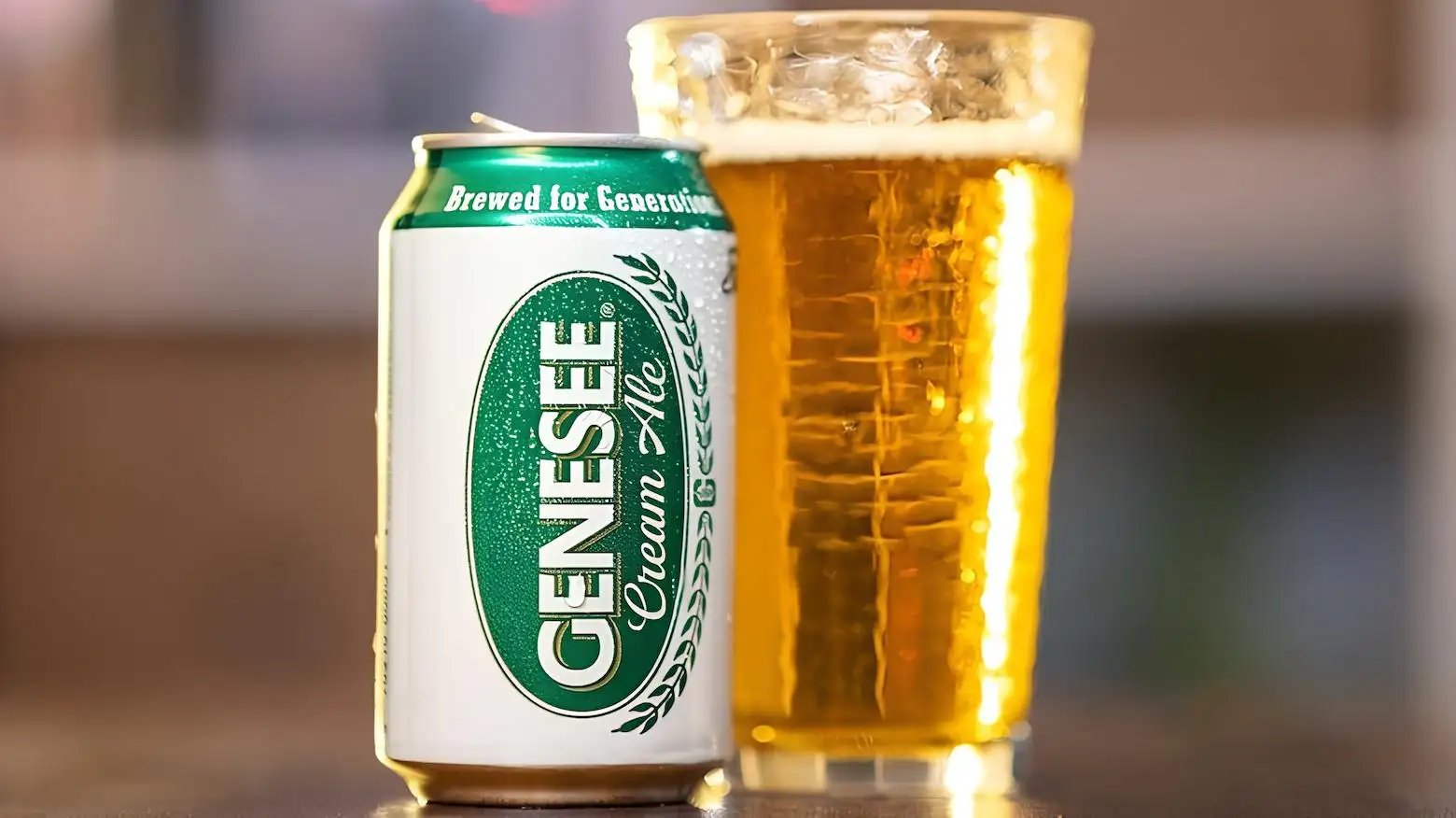 Genesee Cream Ale servida mostrando su color dorado pálido brillante