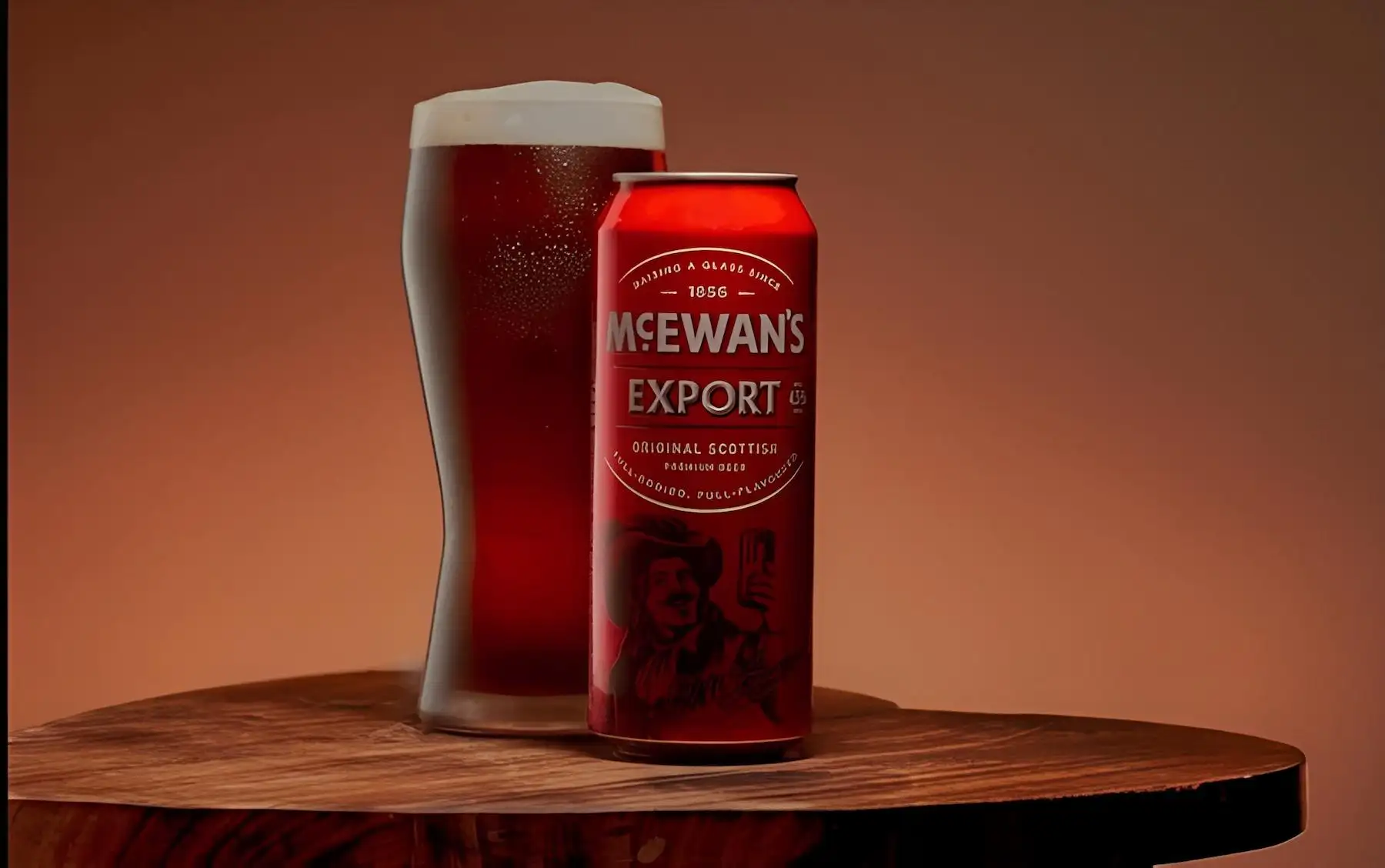 McEwan's Export servida mostrando su color cobrizo característico